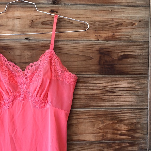 Vintage 60’s/70’s Pink Lace Nylon Slip - Picture 2 of 7